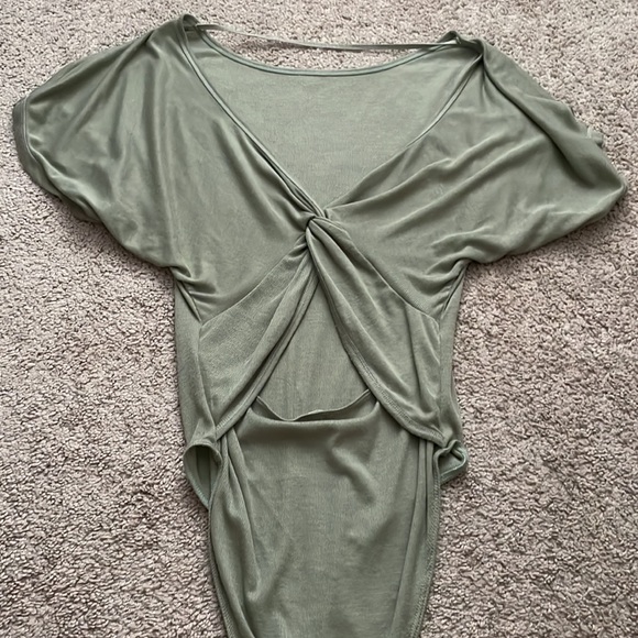 Free people tshirt twist back bodysuit - Picture 2 of 3